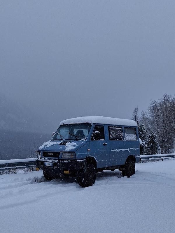 Second-hand Iveco Daily 103 CP (75 kW) 1996 Albastru Monovolum