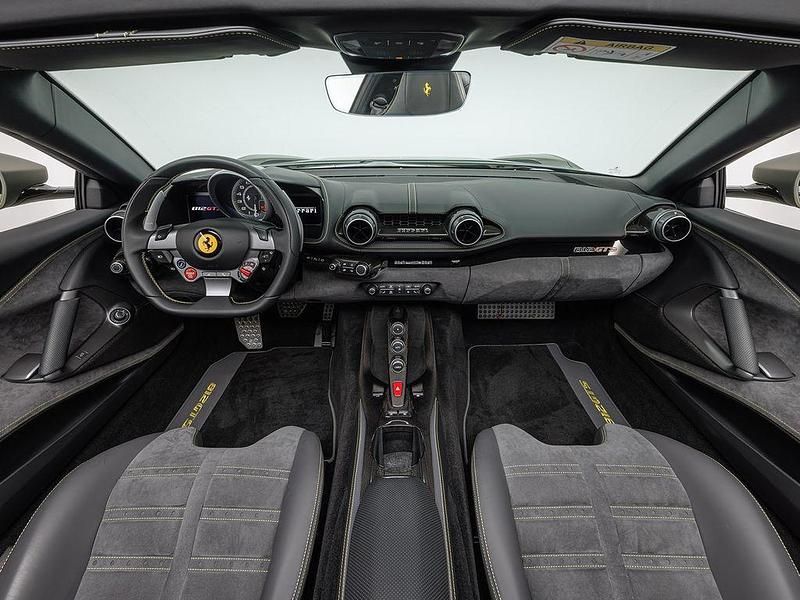 Gebraucht Ferrari 812 799 PS (587 kW) 2021 Verde masoni opaco Cabrio