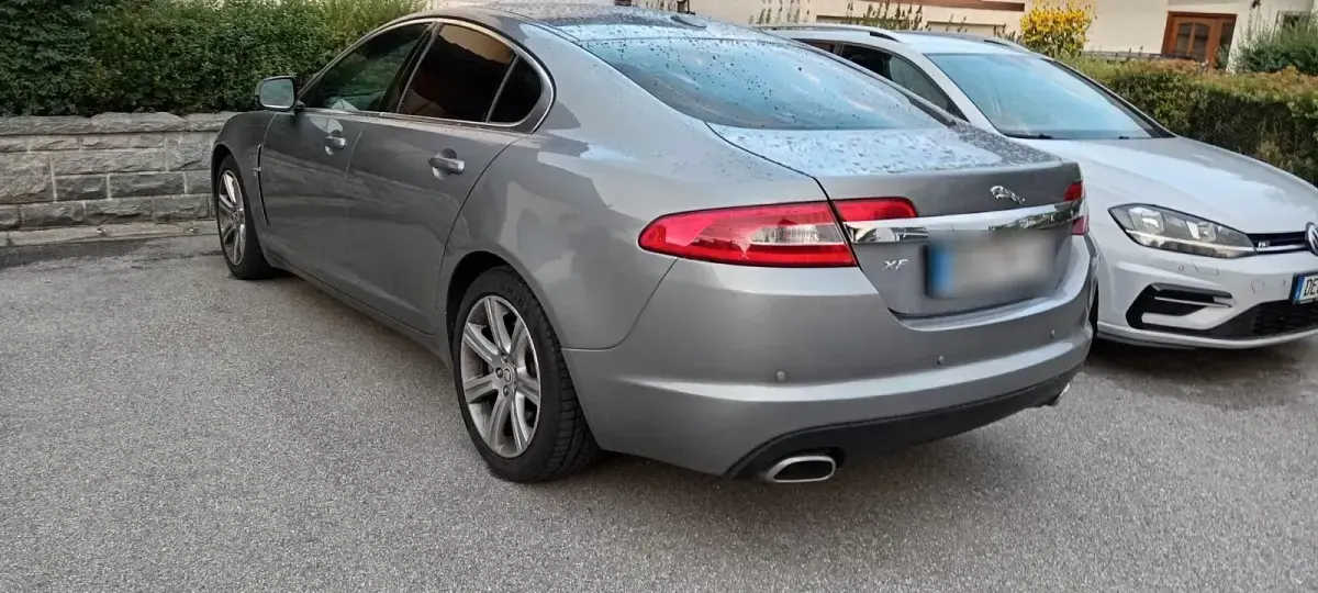 Gebraucht Jaguar XF 211 PS (155 kW) 2011 Silber Limousine
