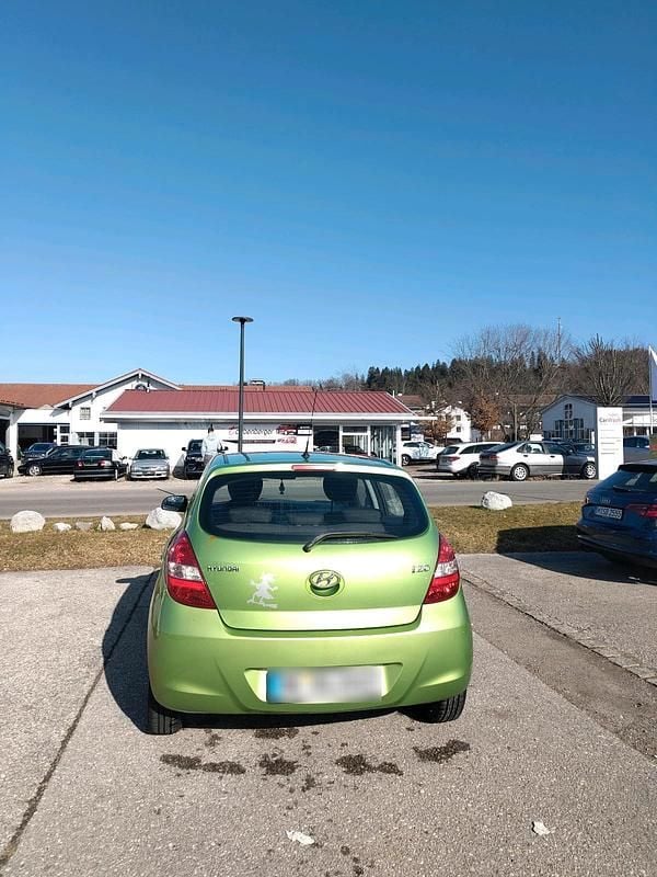 Gebraucht Hyundai i20 77 PS (56 kW) 2010 Grün Kleinwagen