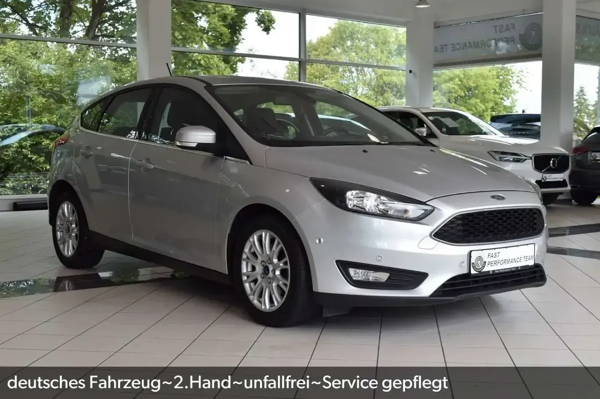Usado Ford Focus Business Edition 101 CV (74 kW) 2018 Plateado Berlina