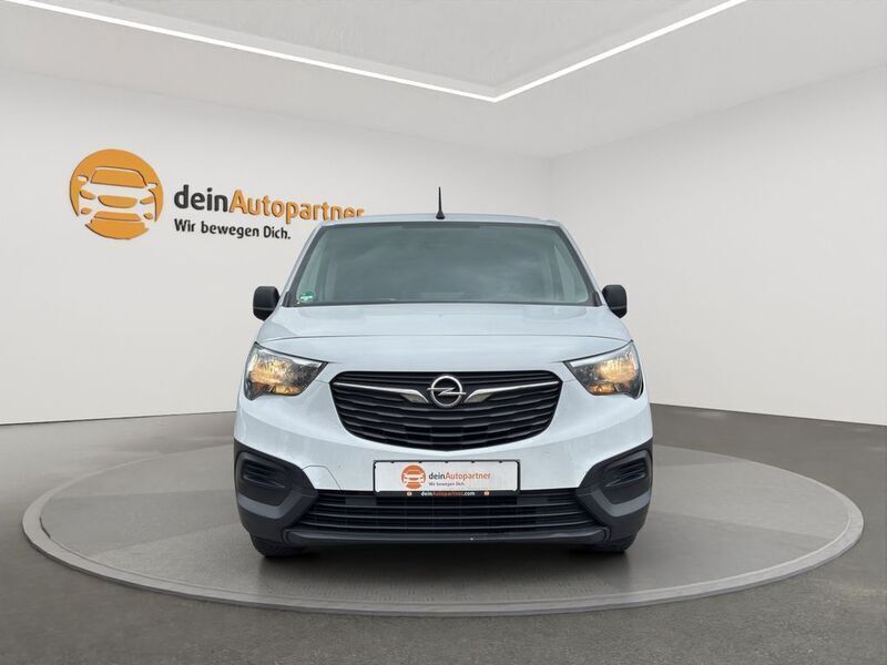 Używany Opel Combo Edition 102 KM (75 kW) 2022 Biały Minivan