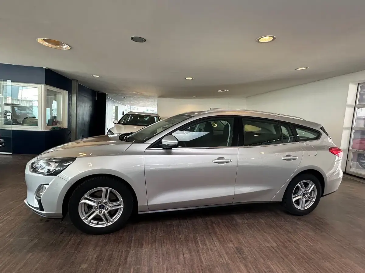 Gebraucht Ford Focus Cool & Connect 120 PS (88 kW) 2021 Silber Kombi