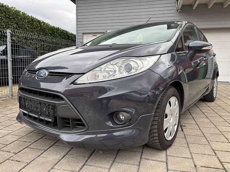 Gebraucht Ford Fiesta Titanium 82 PS (60 kW) 2011 Blau Kleinwagen