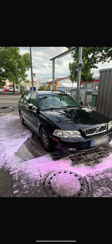 Schwarz Gebraucht 2003 Volvo V40 Kombi | 3.000 € (Teuer) - Bild 1/4