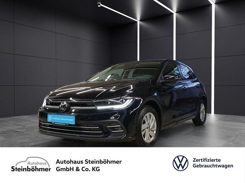 Deep black perleffekt (schwarz) Gebraucht 2024 VW Polo IQ Drive Limousine | 21.935 € (Fairer Preis) - Bild 1/4