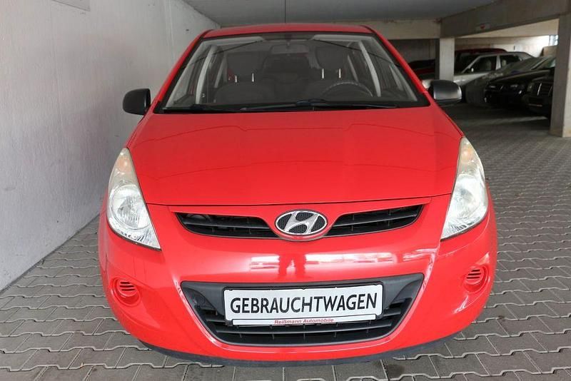 Gebraucht Hyundai i20 Classic 77 PS (56 kW) 2012 Rot Kleinwagen
