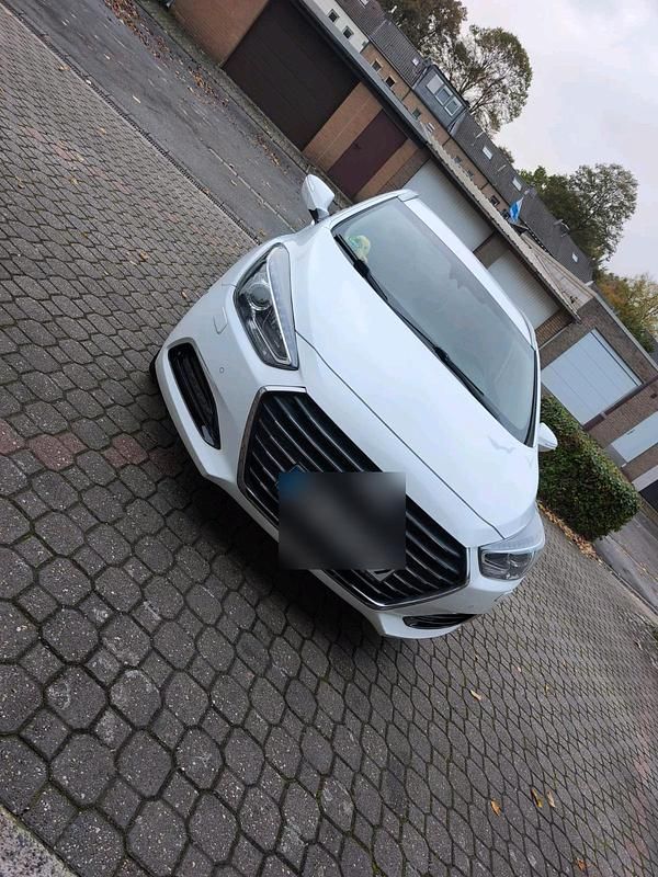 Weiß Gebraucht 2018 Hyundai i40 Premium Kombi | 14.750 € (Fairer Preis) - Bild 1/4
