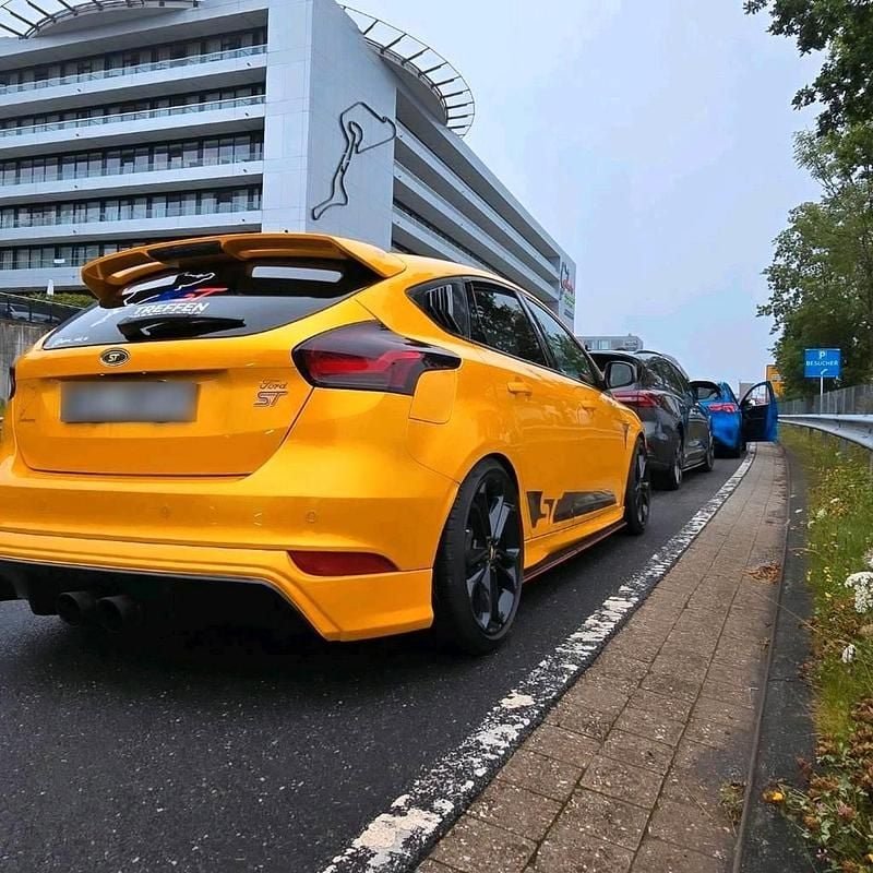 Gebraucht Ford Focus ST 250 PS (183 kW) 2015 Gelb Limousine