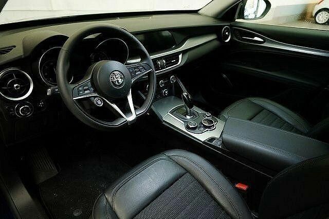 Blau Gebraucht 2018 Alfa Romeo Stelvio Super SUV | 33.349 € - Bild 1/1