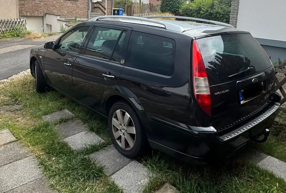 Gebraucht Ford Mondeo Ambiente 131 PS (96 kW) 2006 Schwarz Kombi