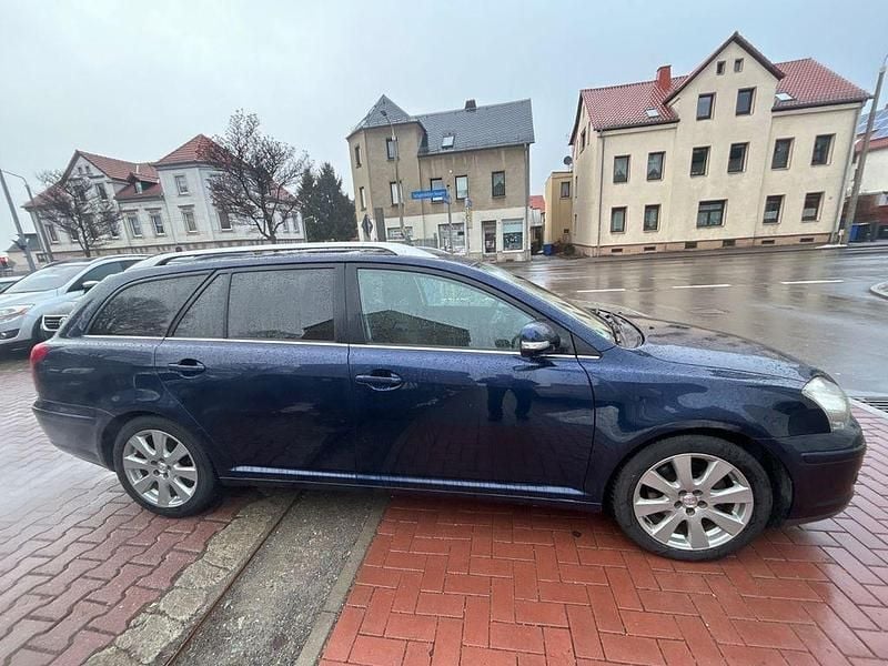Gebraucht Toyota Avensis Team 126 PS (92 kW) 2008 Blau Kombi