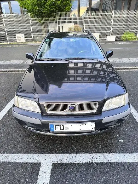 Gebraucht Volvo V40 122 PS (89 kW) 2001 Schwarz Kombi