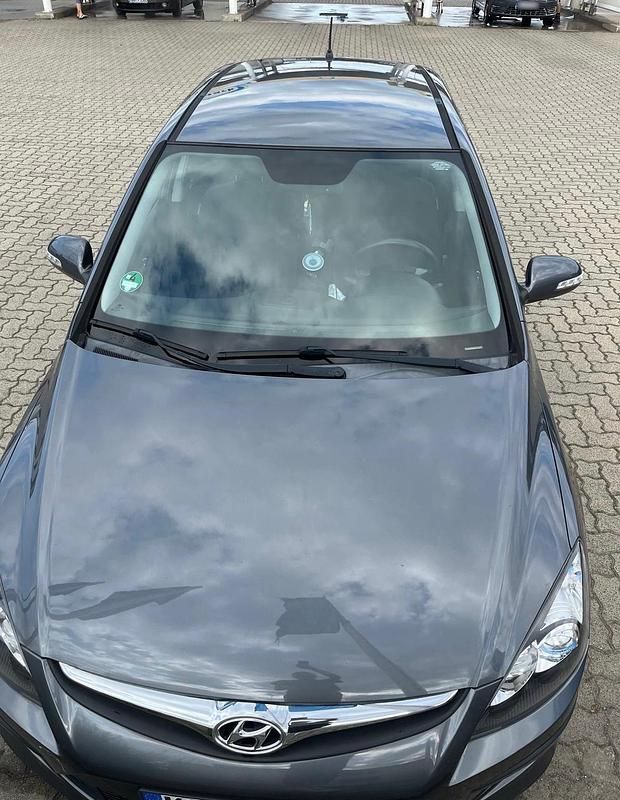 Gebraucht Hyundai i30 126 PS (92 kW) 2010 Grau Limousine