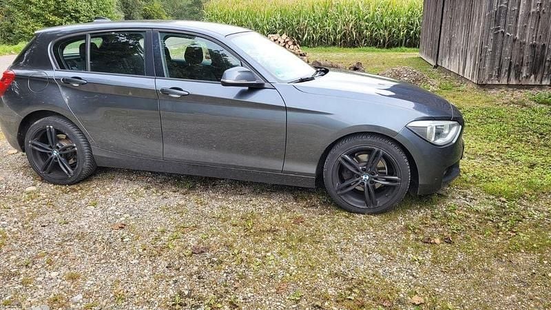 Grau Gebraucht 2012 BMW 118 Kleinwagen | 6.800 € (Guter Preis) - Bild 1/4