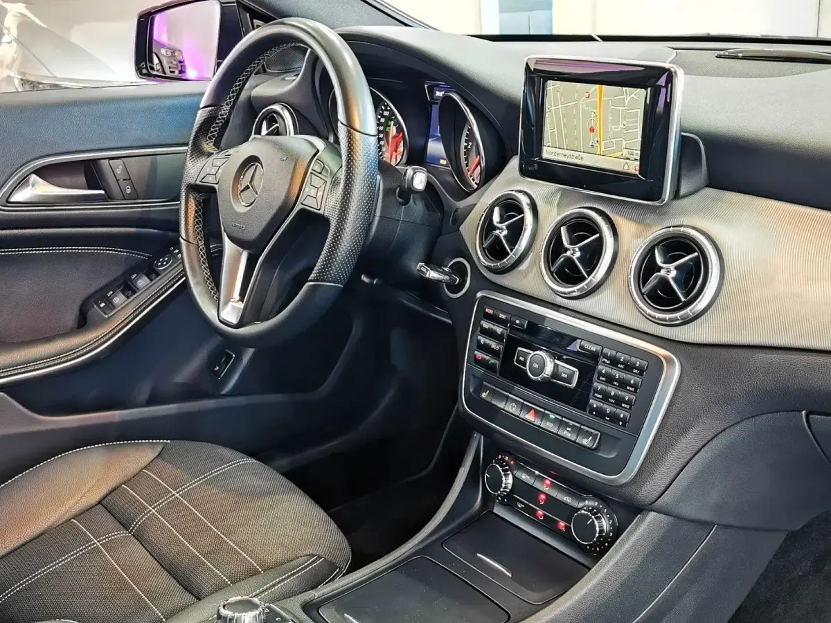 Gebraucht Mercedes CLA220 170 PS (125 kW) 2013 Schwarz Limousine