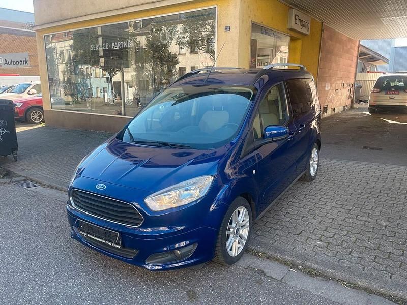 Gebraucht Ford Tourneo Courier Titanium 95 PS (69 kW) 2018 Blau Van / Kleinbus