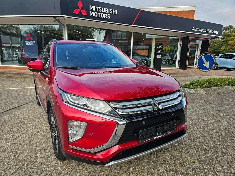 Dynamik rot Gebraucht 2018 Mitsubishi Eclipse Cross Diamant Edition SUV | 14.790 € (Fairer Preis) - Bild 1/4