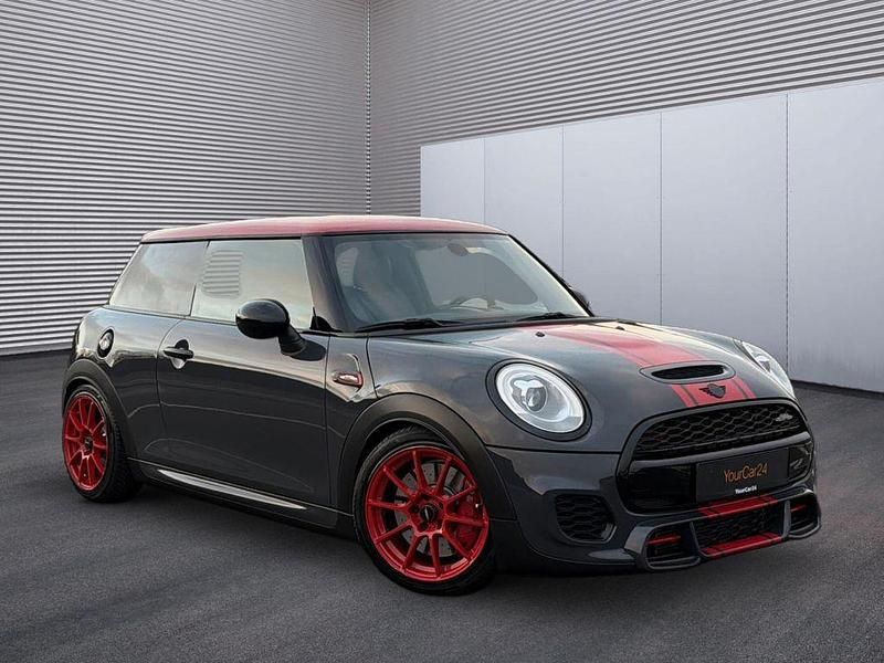 Grau Gebraucht 2017 Mini John Cooper Works Kleinwagen | 17.950 € (Fairer Preis) - Bild 1/4