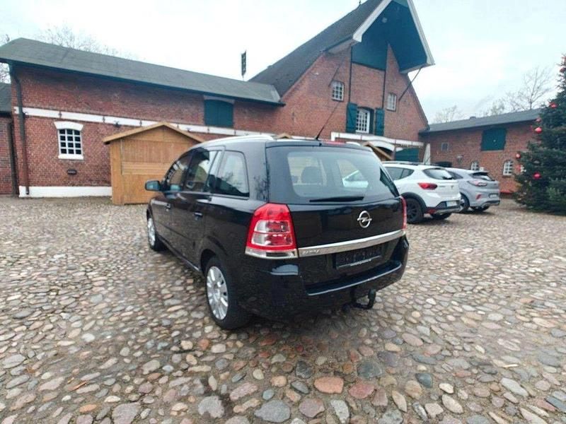 Gebraucht Opel Zafira Family 140 PS (102 kW) 2012 Schwarz Van / Kleinbus
