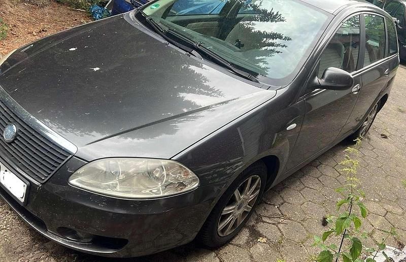 Grau Gebraucht 2006 Fiat Croma Dynamic Kombi | 1.500 € - Bild 1/4