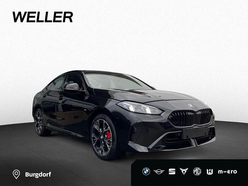 Saphirschwarz (schwarz) Neu 2025 BMW 218 M Sport Coupé | 41.990 € (Fairer Preis) - Bild 1/4