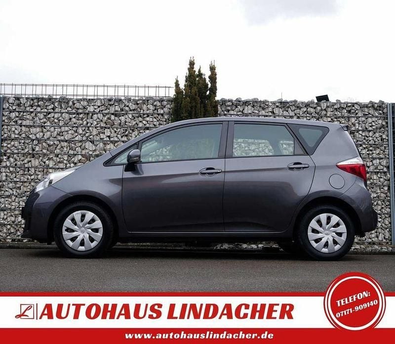 Gebraucht Toyota Verso-S Multidrive S 99 PS (72 kW) 2011 Grau Van / Kleinbus