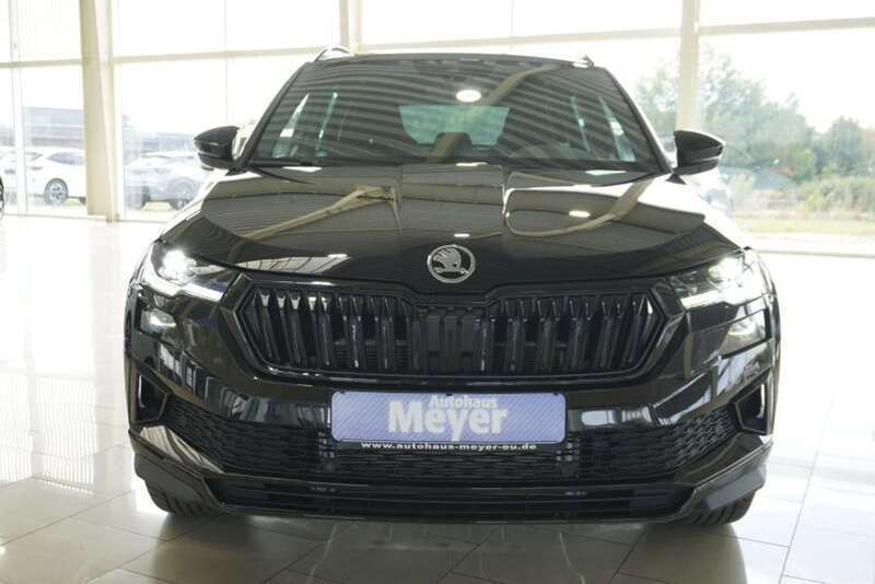 Black magic Neu 2025 Skoda Karoq SportLine SUV | 39.710 € (Guter Preis) - Bild 1/4