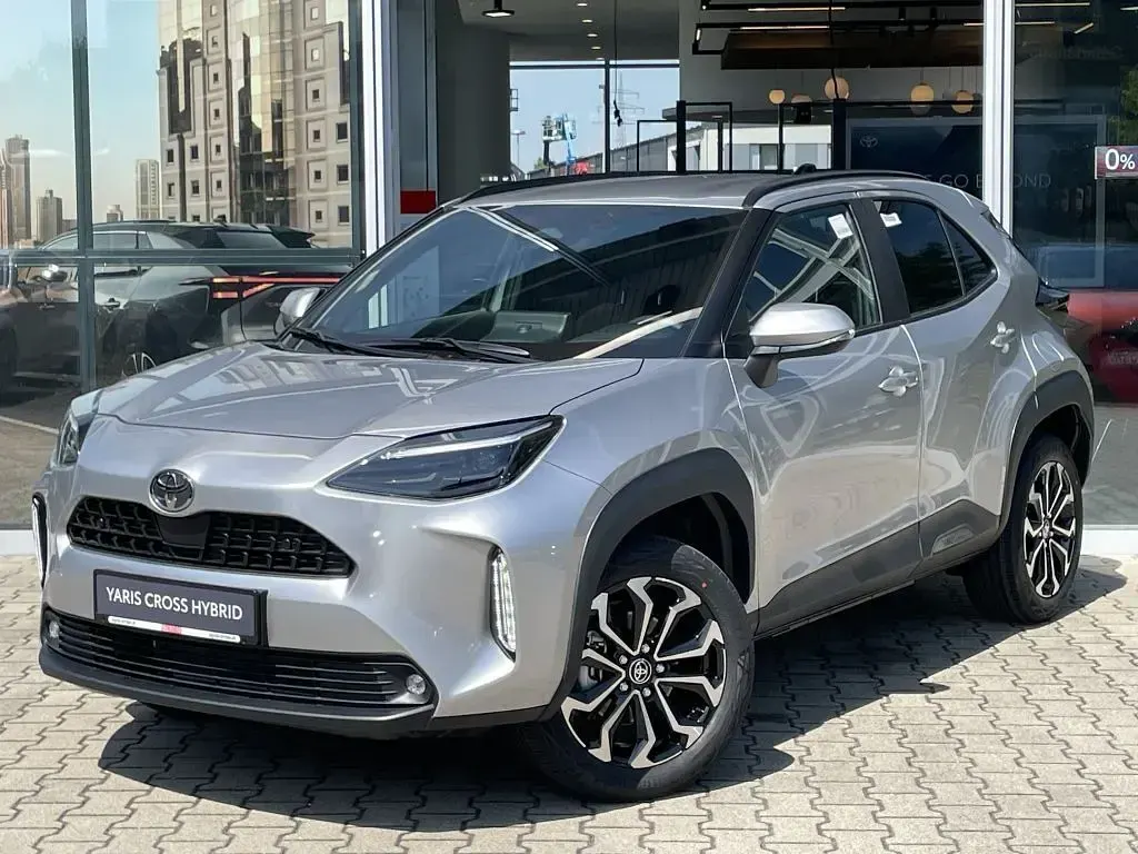 Neu Toyota Yaris Cross 131 PS (96 kW) 2026 Silber SUV