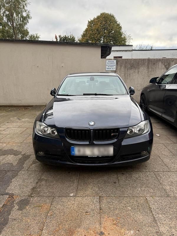 Blau Gebraucht 2005 BMW 320 Limousine | 2.600 € (Superpreis) - Bild 1/4