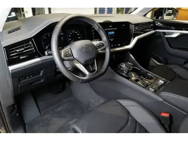 Gebraucht VW Touareg 231 PS (169 kW) 2025 Blau SUV