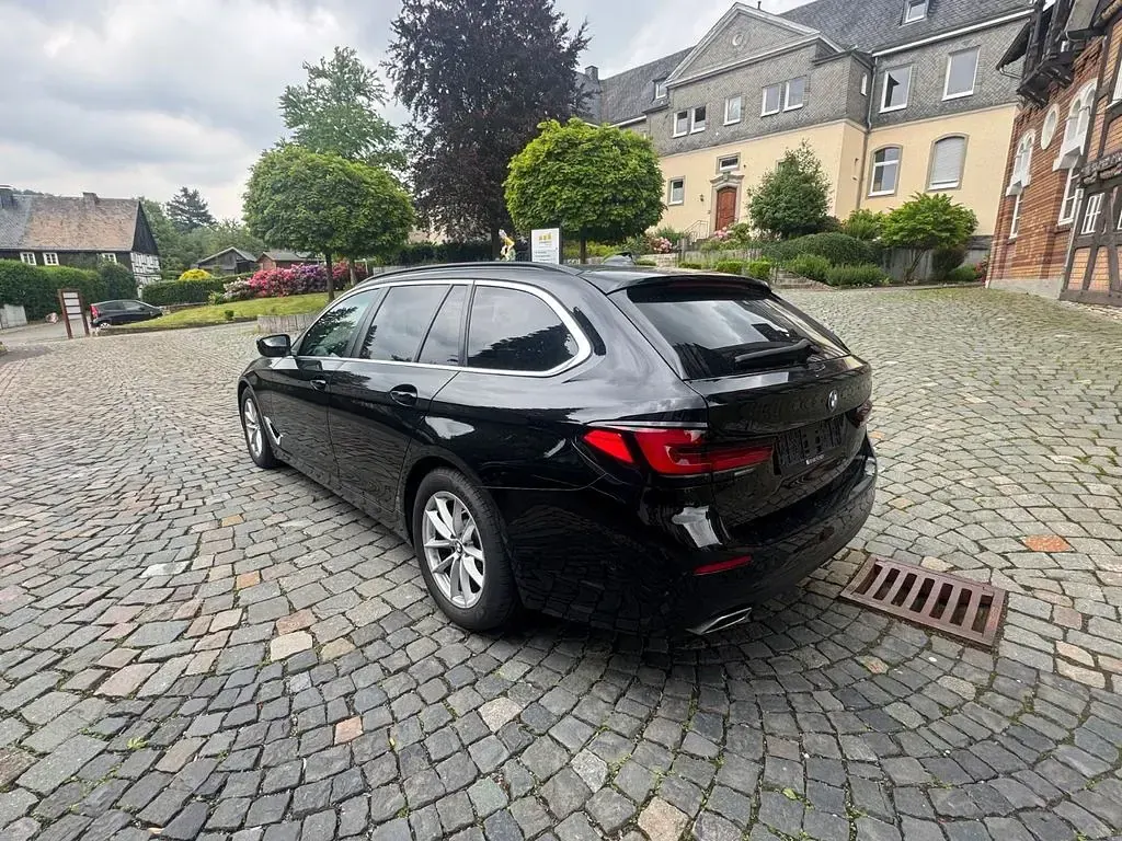 Gebraucht BMW 520 190 PS (139 kW) 2022 Schwarz Limousine