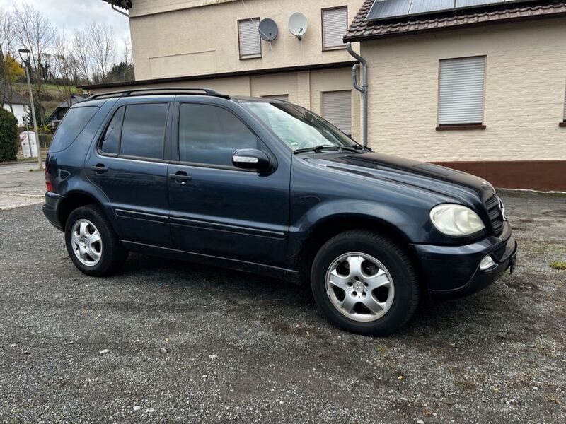 Gebraucht Mercedes ML270 163 PS (119 kW) 2003 Schwarz SUV