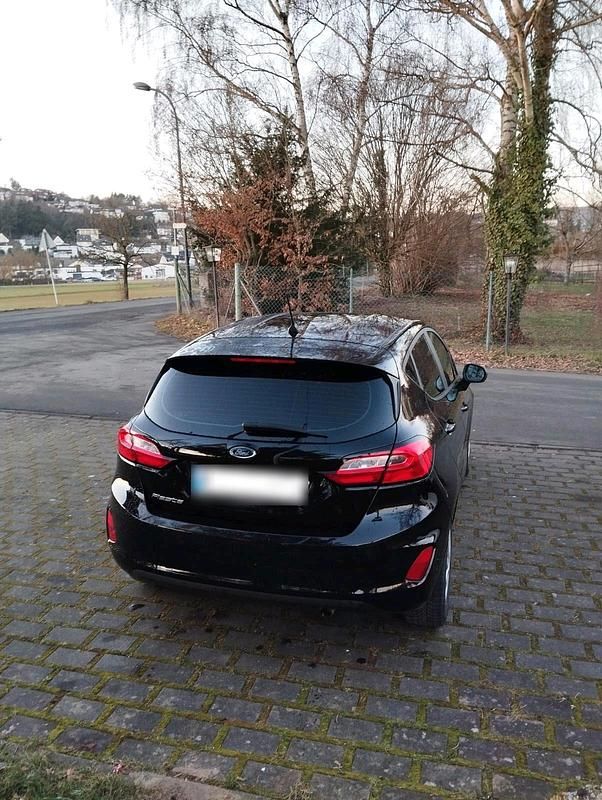 Gebraucht Ford Fiesta Cool & Connect 75 PS (55 kW) 2022 Schwarz Kleinwagen