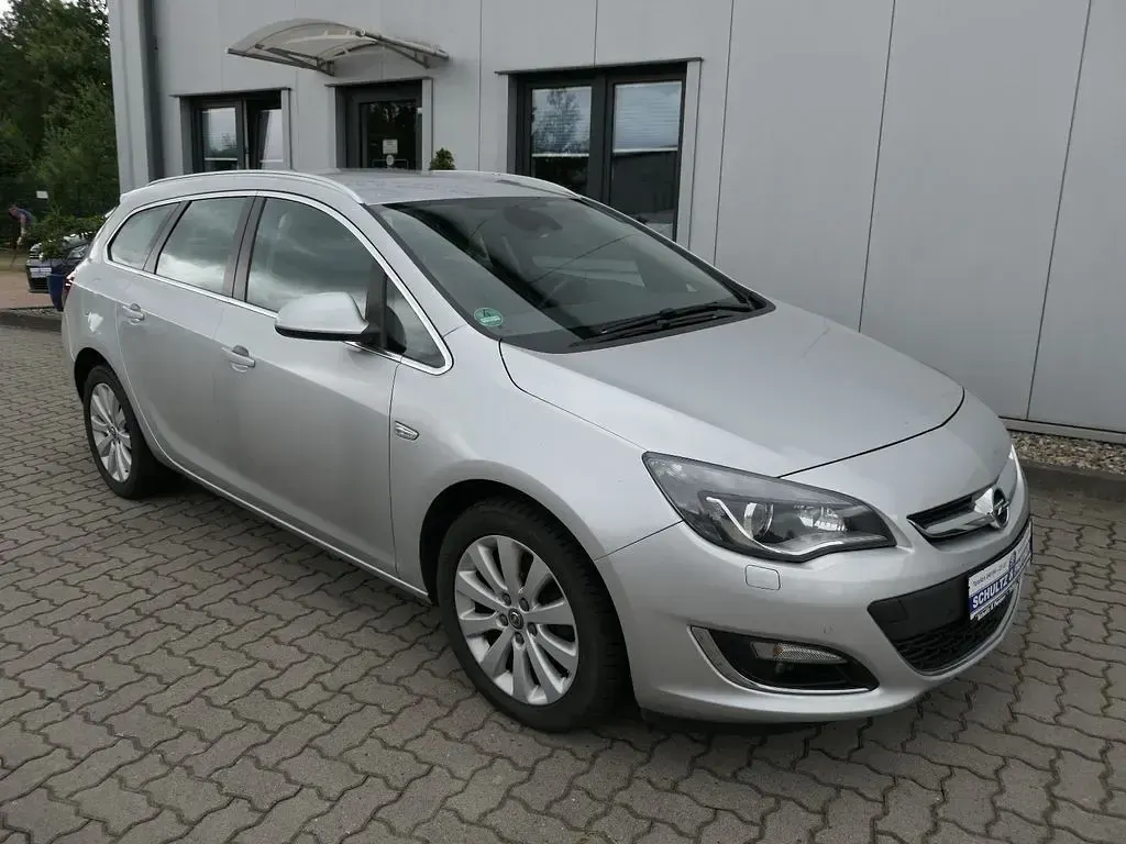 Gebraucht Opel Astra Exklusiv 136 PS (100 kW) 2014 Silber Kombi