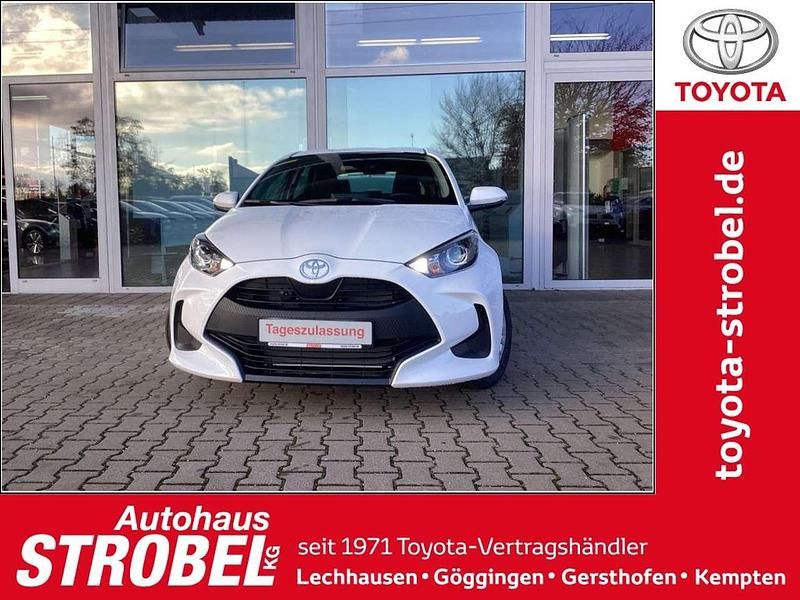 Schneeweiß Neu 2025 Toyota Yaris Hybrid Comfort Kleinwagen | 21.980 € (Superpreis) - Bild 1/4