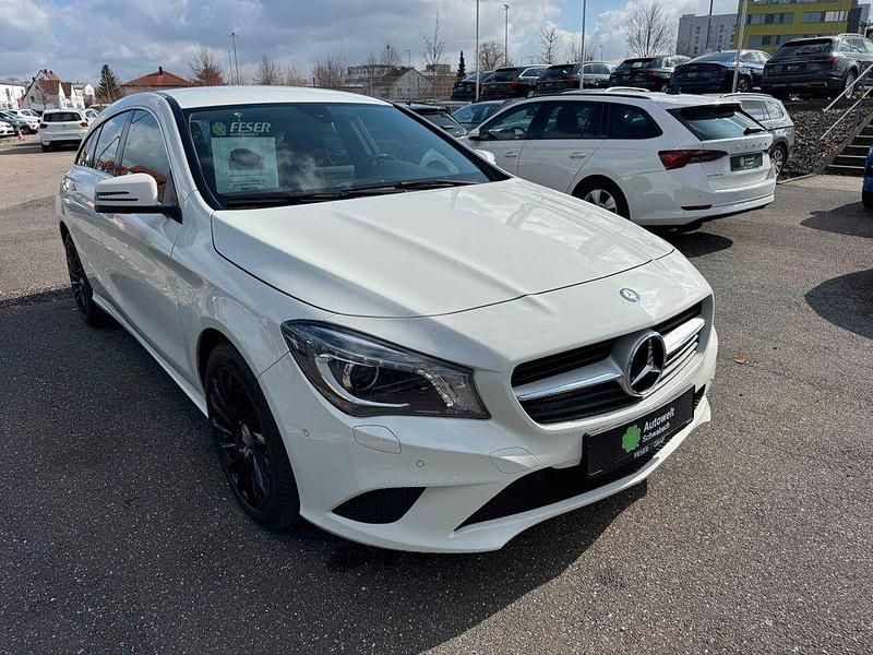 Gebraucht Mercedes CLA180 122 PS (89 kW) 2016 Calcitweiss Limousine