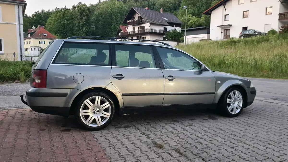 Gebraucht VW Passat 131 PS (96 kW) 2002 Grau Kombi