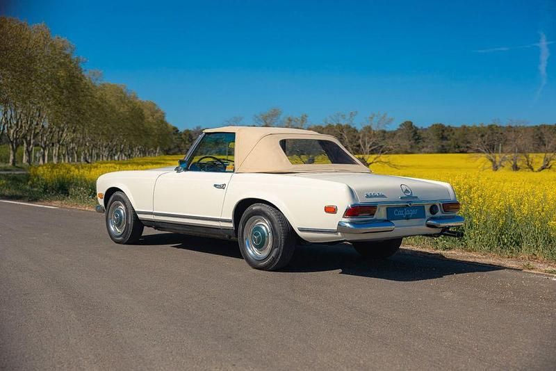 Second-hand Mercedes 250 1968 Alb Cabrio