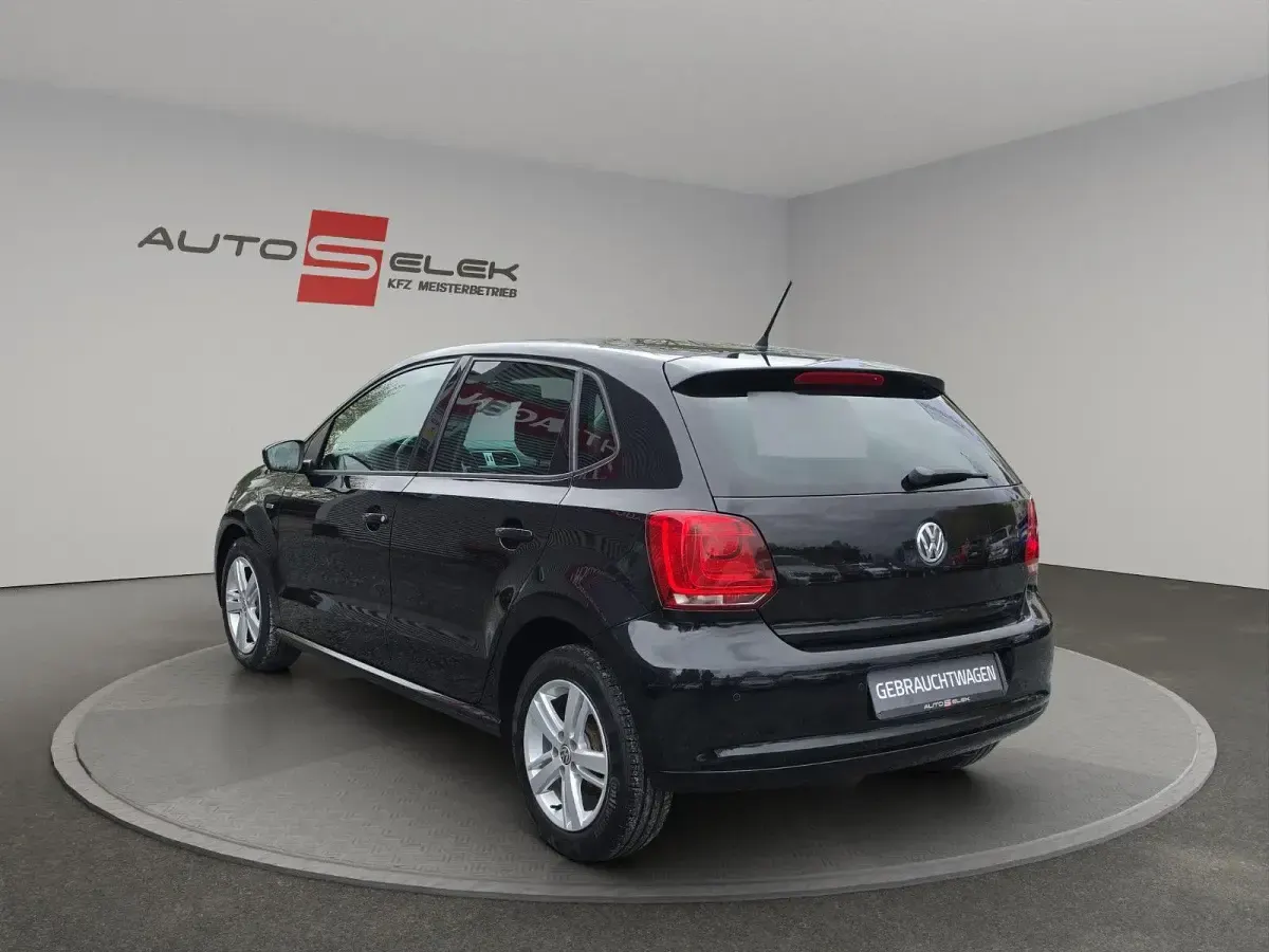 Gebraucht VW Polo Match 69 PS (50 kW) 2012 Deep black perleffekt Kleinwagen