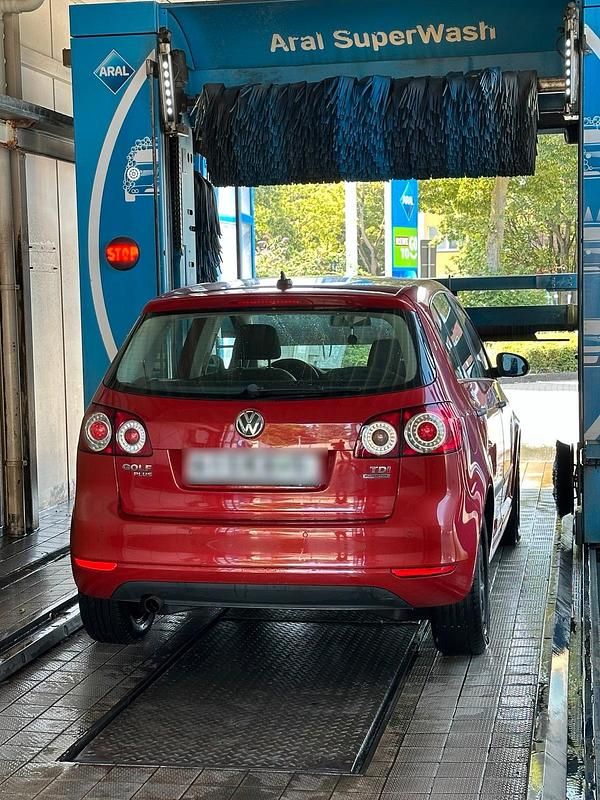 Rot Gebraucht 2011 VW Golf Plus Cross Van / Kleinbus | 3.600 € (Superpreis) - Bild 1/4
