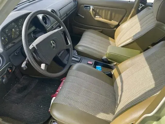 Gebraucht Mercedes 300 80 PS (58 kW) 1979 Grün metallic Limousine