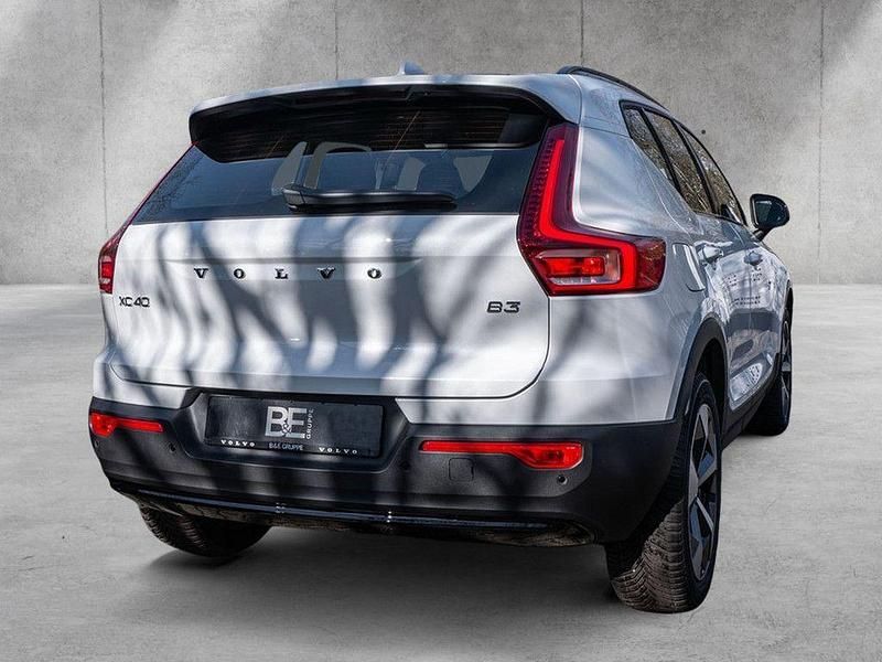 Neu Volvo XC40 Plus 163 PS (119 kW) 2026 Weiß SUV
