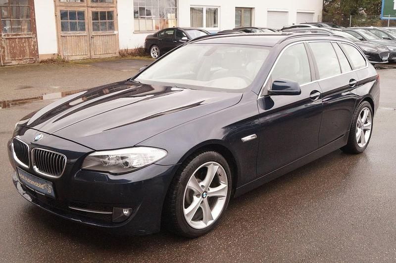 Gebraucht BMW 530 Performance 245 PS (180 kW) 2010 Imperialblau brillanteffekt me Kombi