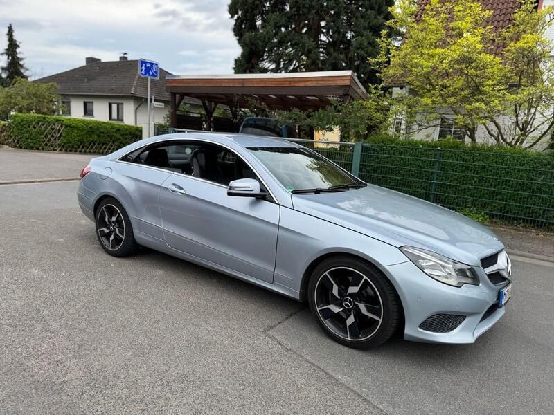 Silber Gebraucht 2014 Mercedes E220 Coupé | 10.500 € (Guter Preis) - Bild 1/4