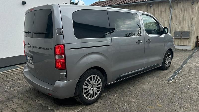 Gebraucht Peugeot Expert 179 PS (131 kW) 2025 Grau Van