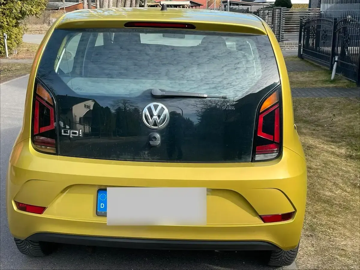 Używany VW up! 55 KM (40 kW) 2017 Złoty Hatchback