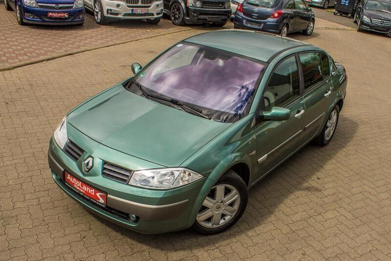 Grün Gebraucht 2005 Renault Mégane II Authentique Limousine | 3.999 € (Teuer) - Bild 1/4