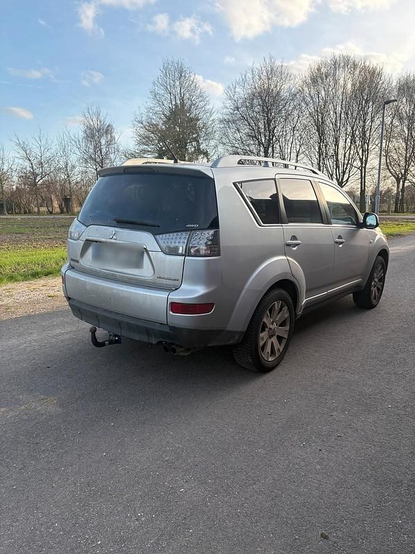 Gebraucht Mitsubishi Outlander 160 PS (117 kW) 2009 Grau SUV