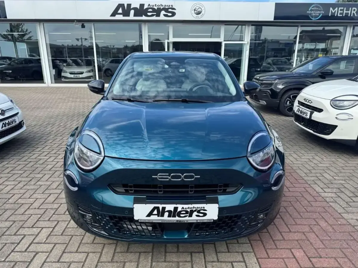 Neu Fiat 600 Icon 110 PS (80 kW) 2026 Gruen SUV